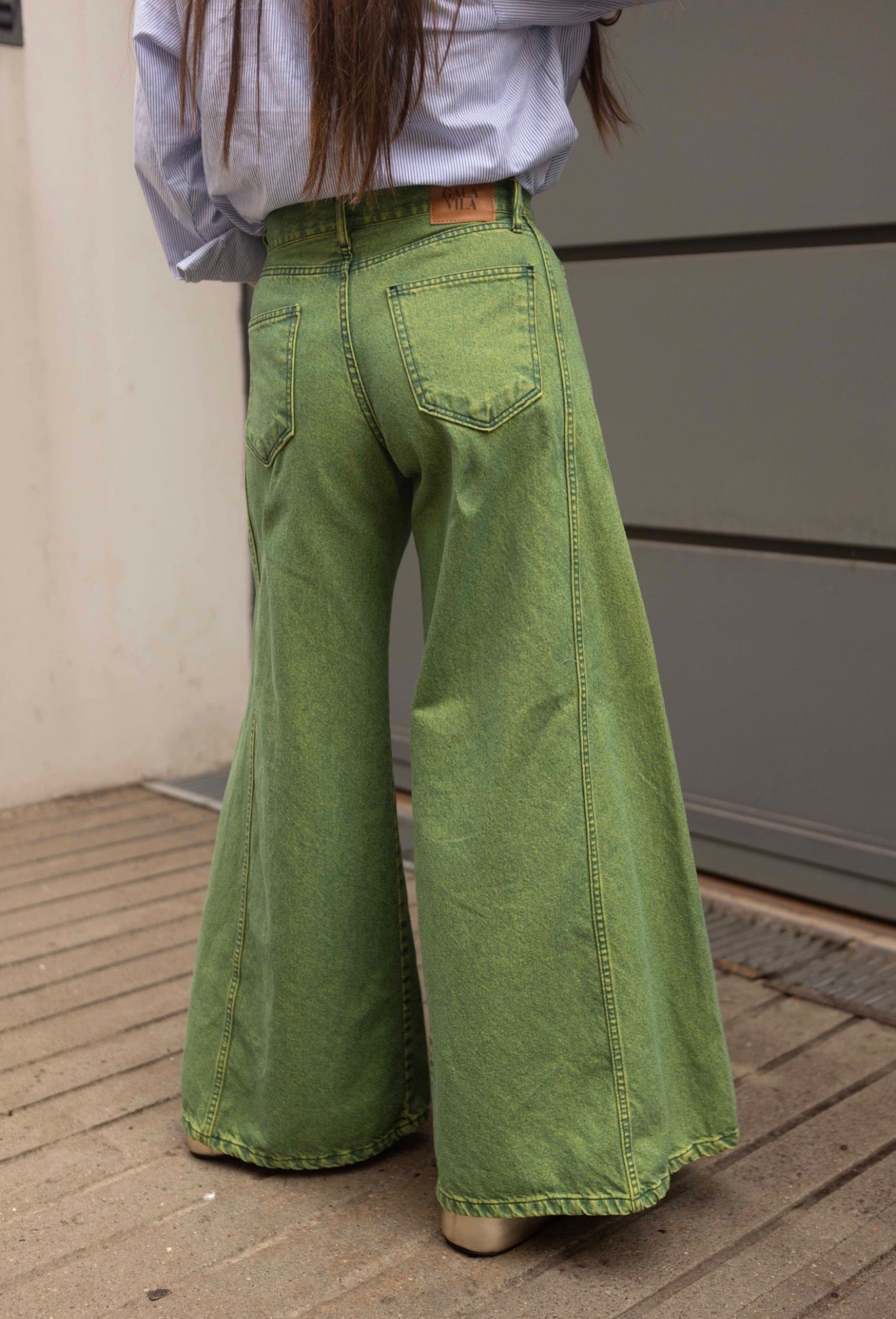 Jean Wide Over Alexia